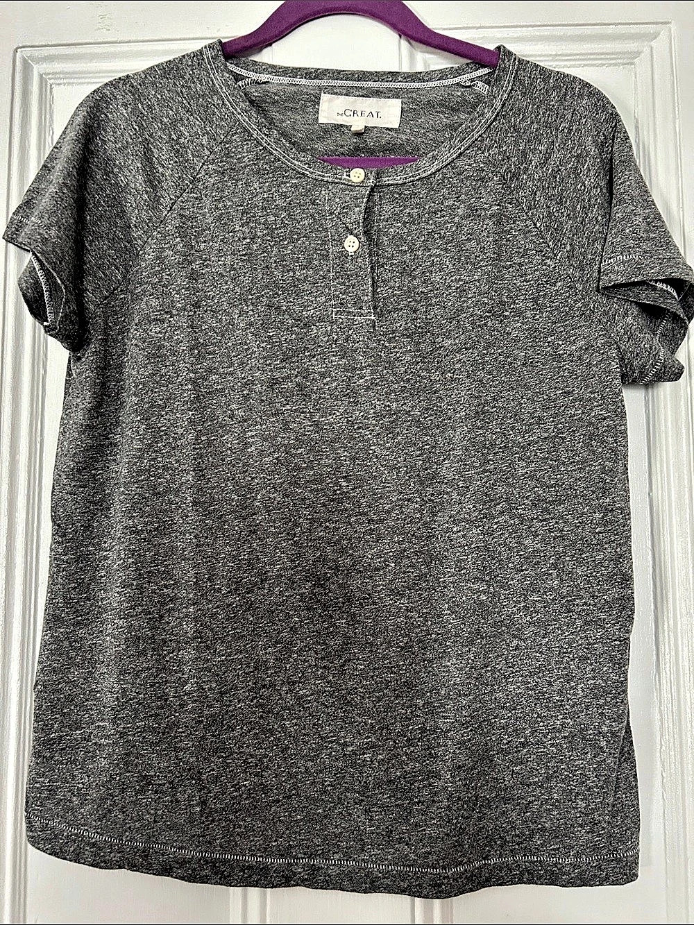 The Great. The Scoop Henley. Short Sleeve Tee Gray